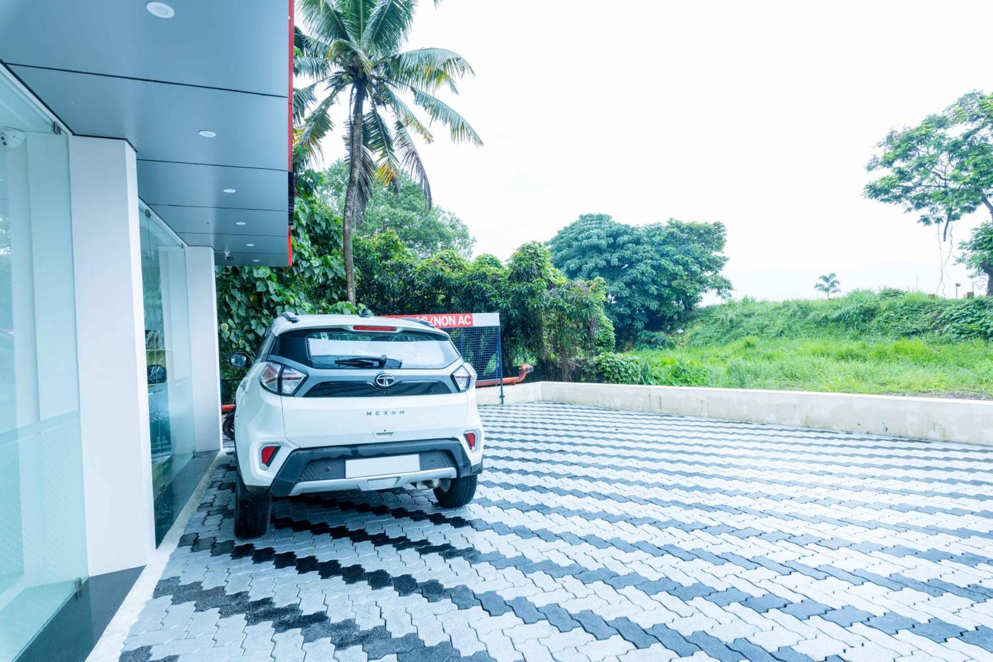 Treebo Airsuite Airport Hotel Kochi Buitenkant foto