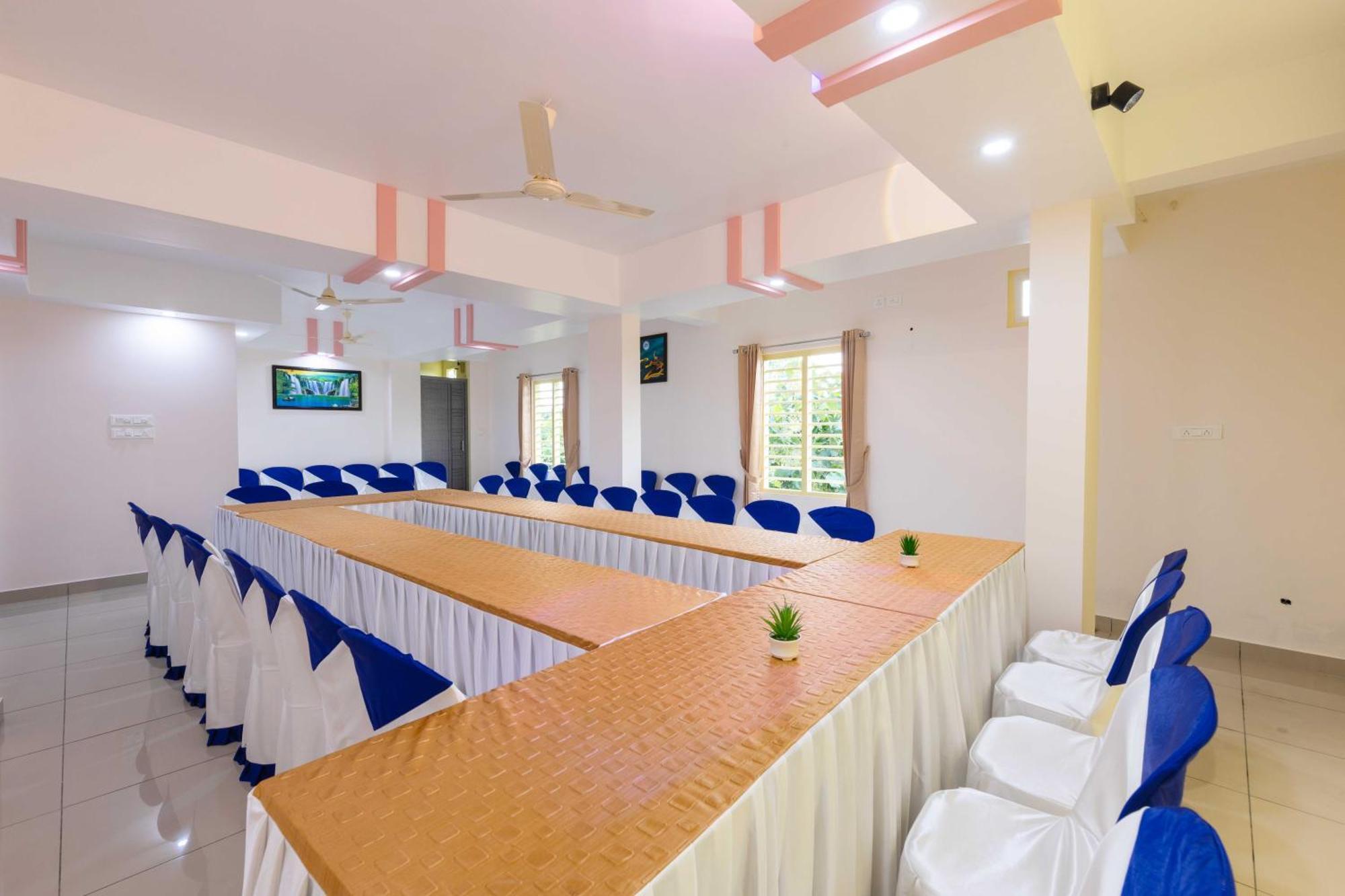 Treebo Airsuite Airport Hotel Kochi Buitenkant foto